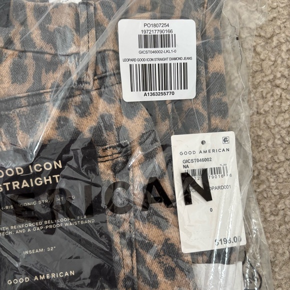 Good American - LEOPARD GOOD ICON STRAIGHT DIAMOND JEANS - Picture 6 of 7